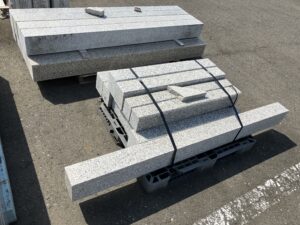 623　縁石　9×12×90cm　2本　12×15×85～90cm　8本　12×15×180cm　1本　2面磨き