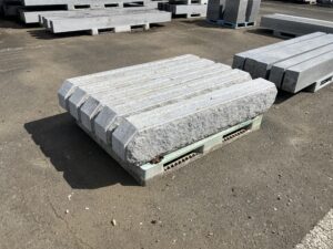 603　八角石　両コブ　0.5×1.0×5.5尺　5本