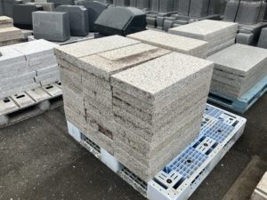 361　板石　30×60×6cm　ビシャン　40枚