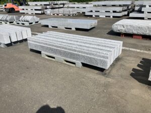 603　階段石　0.5×1.0×7尺　2面磨き　5本