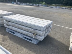 603　笠石　片コブ　0.5×0.6×6.1尺　右角　12本